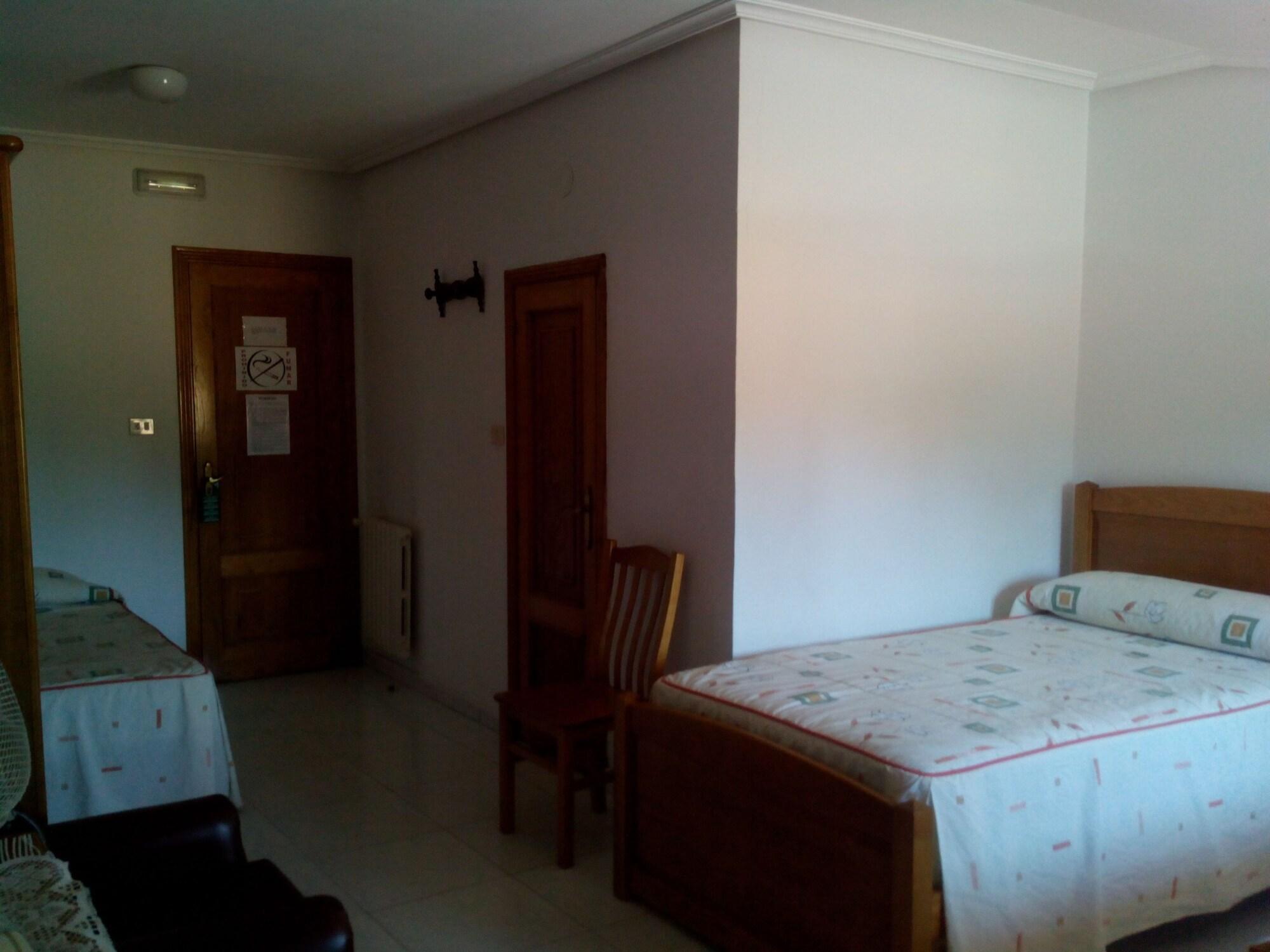 Hostal Sequeiros San Ciprián de Viñas Exteriér fotografie